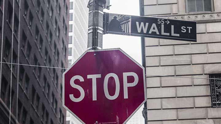 Skakig start på börsveckan