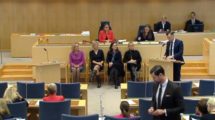 Finansministern avråder från att ge pengar till tiggare