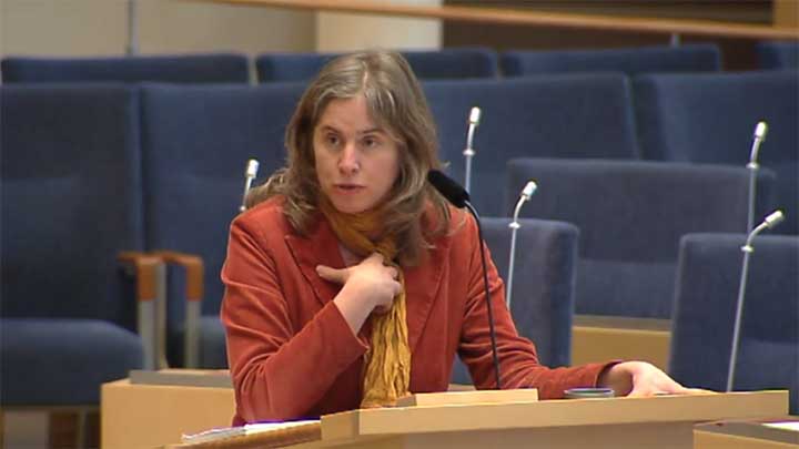 Vänsterpartist i riksdagen: En tungt kriminell kan vara väldigt harmonisk