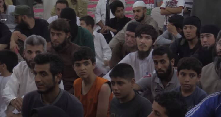 41 IS-terrorister med svenskt medborgarskap eller uppehållstillstånd i fångenskap i Syrien