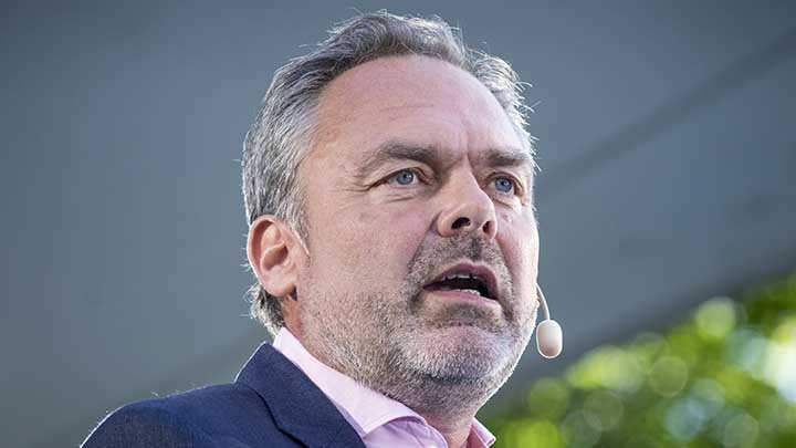 Jan Björklund (L) vill ha lättare läxor för att motverka etniska klyftor