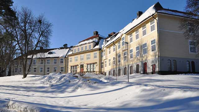 Mamma på asylboende dog av köldskador – misstänks för brott mot barnen