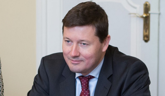 Ny generalsekreterare i EU-kommissionen under tumultartade former