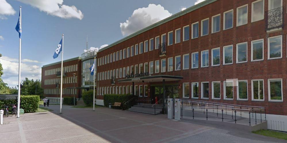 Migranter demonstrerade utanför stadshus – kräver förlängda bostadskontrakt