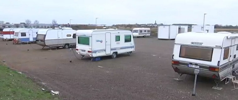 Artikel om nyanlända i husvagnar saknade relevant information – kommun rättar