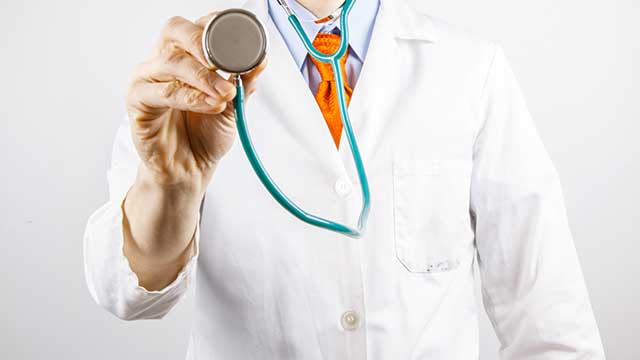 Inte säkert att doktorn du träffar verkligen är läkare