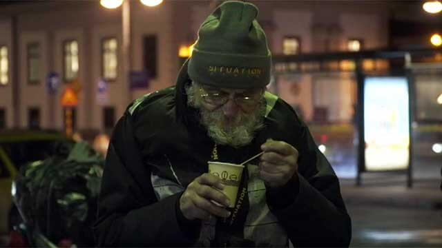 Hemlösa fattigpensionärer ny målgrupp för rånare – ”Vi kommer att rösta på Sverigedemokraterna”