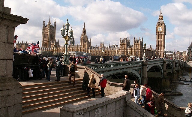 Storbritannien: Två av tre granskade ’ensamkommande’ var vuxna