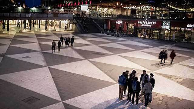 Sexhandel på Sergels torg: Medelålders kvinnor utnyttjar marockanska gatubarn