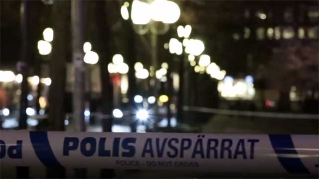 Gängslagsmål med knivar i Stockholmspark – en gripen misstänkt för dubbla mordförsök