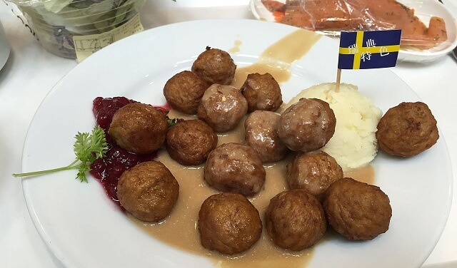 Skattefinansierat myndighetskonto sprider myter om Sverige