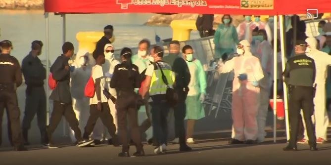 Spanien: Studenter kastas ut från boende när migranter ska ges husrum