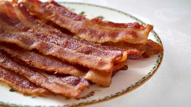 Fläskött kan återinföras på menyerna i ”bamba” efter kritik från föräldrar