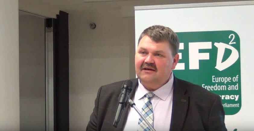 Kaotiskt i EU-parlamentet när voteringsordningen ändrades under sittande möte – SD tryckte fel