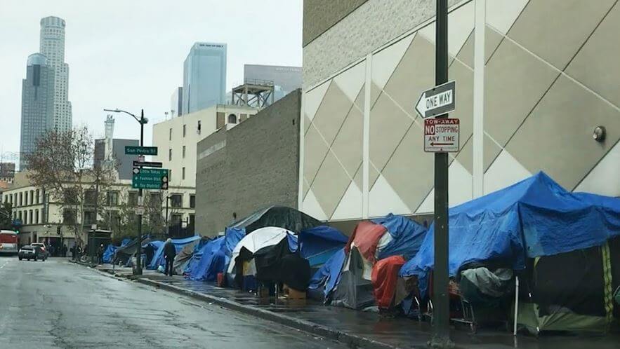 Socialstyrelsen: Medelklassvenskar måste sälja sin bostad innan de kan få socialbidrag