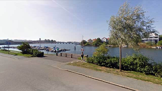 Far och söner misshandlades av ”gäng” på badplats