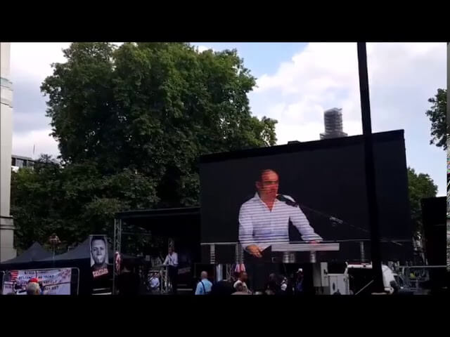 Kent Ekeroth talade på demonstration till stöd för Robinson i London