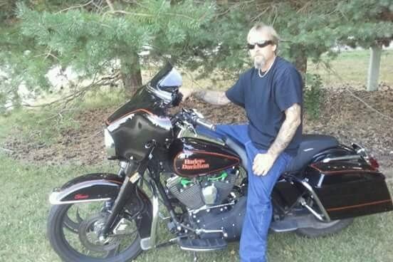 Man förlorade båda ben, delar av händerna och näsan – på grund av ett hundslick