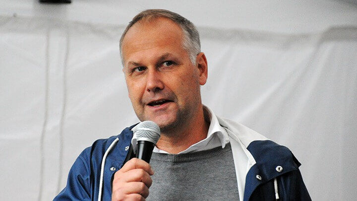 Vänsterpartiet vill ge illegala invandrare full rätt till socialbidrag och sjukvård