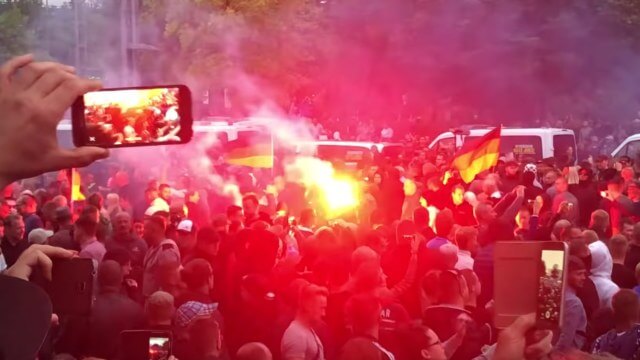 Video: Nya protester mot invandrarvåldet i Chemnitz – lugn stämning idag