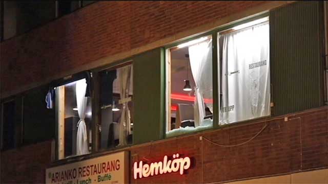 Restaurang besköts i Stockholmsförort
