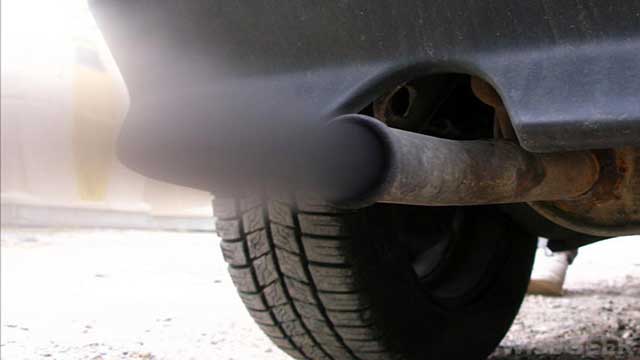 Kräver att andra ska storhandla med lådcykel – miljöpartistens familjebil 25 år gammal miljöbov