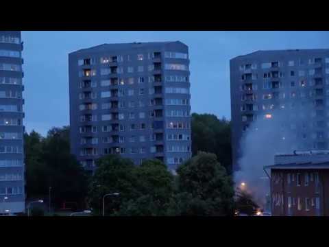 Bilbränderna i Frölunda: Två gripna – en efterlyst