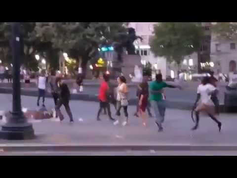 Gatuförsäljare i Barcelona attackerade turist – piskade honom med bälte