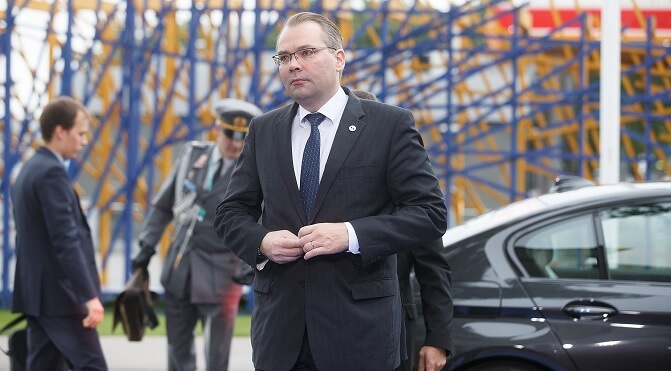 ”Ingen krigar med kraft från blomkålssmoothie” – finska försvarsministern ratar vegetarisk dag