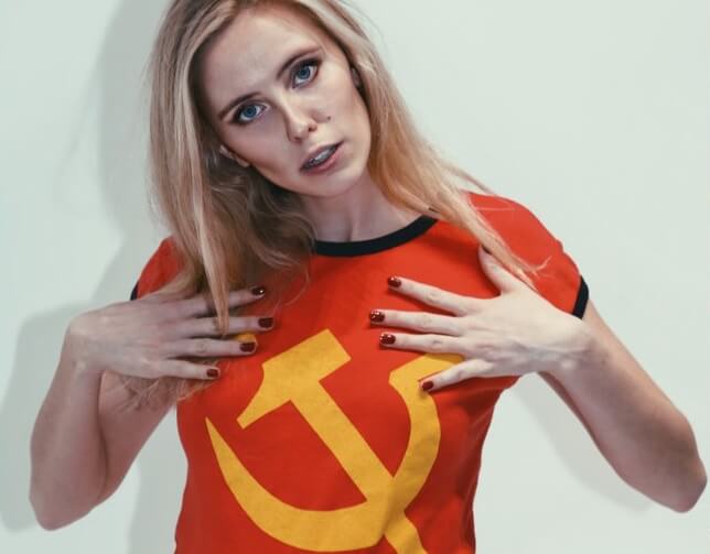 Riksdagsledamots barn uthängda i satirprogram från SR P3