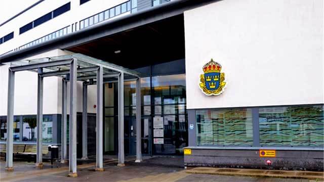Attackerade poliser med kniv – stoppades med skott i benet