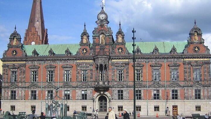Jämnt mellan blocken i Malmö