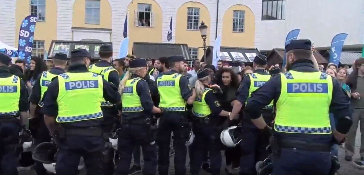 Upplopp vid Alternativ för Sveriges torgmöte i Nyköping