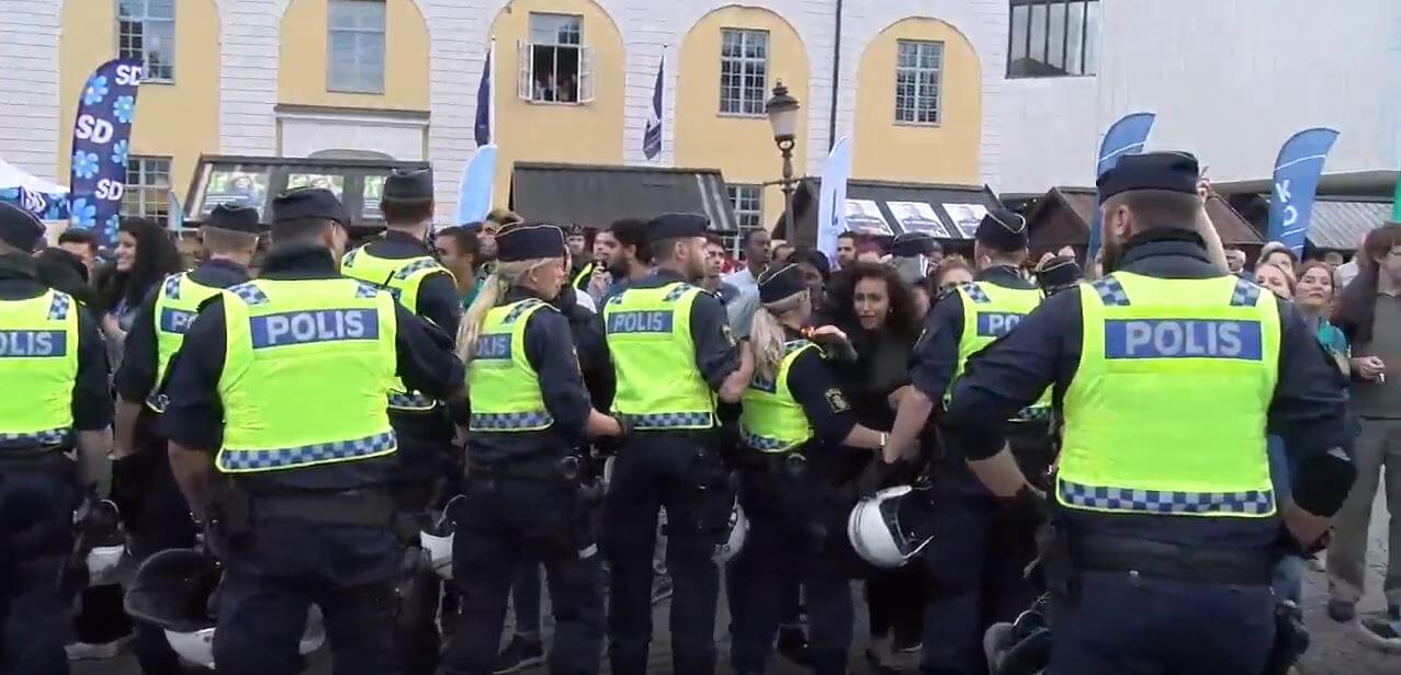 Upplopp vid Alternativ för Sveriges torgmöte i Nyköping