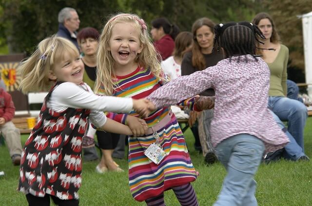 ”Är jag en pojke eller flicka?” – Genusdagis förbjuder ’han’ och ’hon’