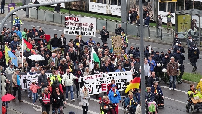 Studie: Kvinnor dras alltmer till högerpartier