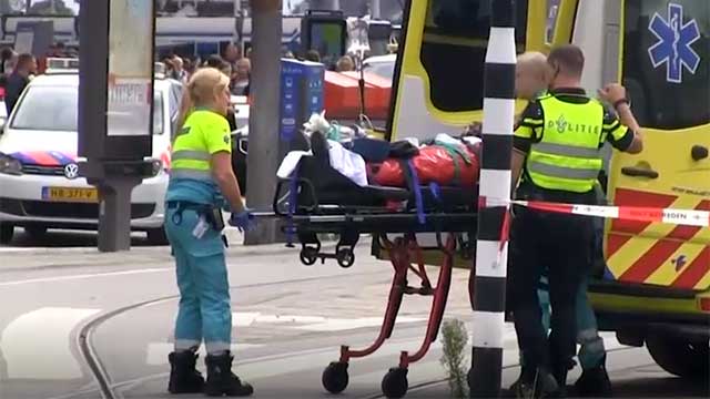 Terrordåd i Amsterdam – afghansk migrant knivhögg två amerikanska turister