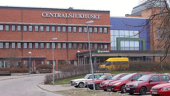 Kopplade urinslangen till blodomloppet på sjukhus – svullnade och dog