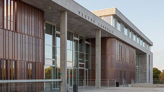 Afghansk familj utvisas efter att ha flått penis i svartsjukedrama