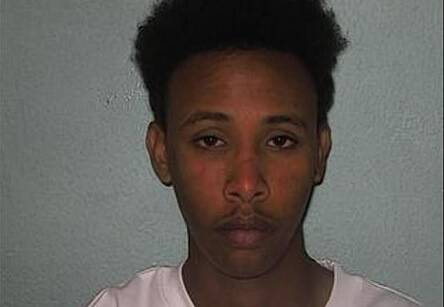 Utvisning av gruppvåldtäktsdömd stoppades av flygplanspassagerare