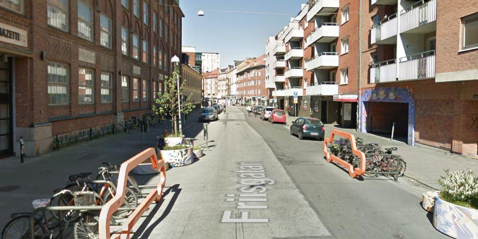 Bilist försökte köra in i folksamling på gata i Malmö