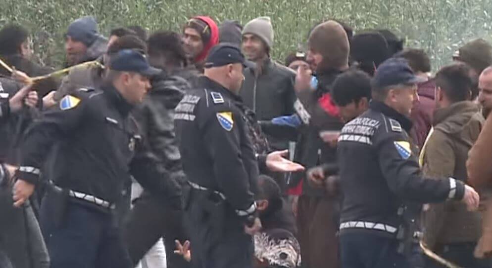 Ungern förstärker landets södra gräns – 70 000 migranter på väg norrut