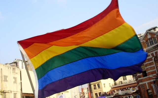 Skola påtvingade elever Pridevecka – kunde gå på föredrag om hur makt och smärta kan användas i sexuellt syfte