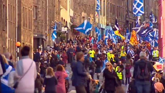 Hundratusen skottar marscherade för självständighet
