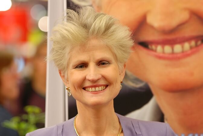 Bildts fru kräver att få vara med i Bryssel: ”Inte sista gången ni hör från mig”