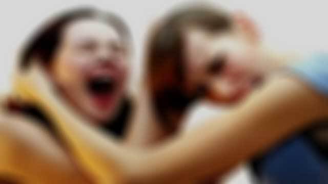 Tonårsflickor hamnade i slagsmål med varandra – en dog