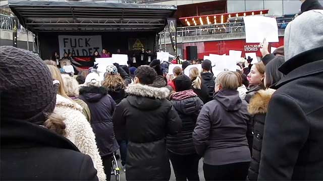 Mammor till mördade gängkriminella manifesterade mot invandrarvåld i förorten