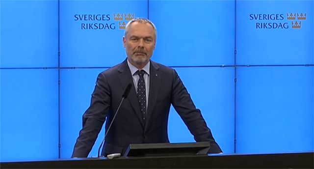 L beredda släppa fram Löfven och S-ledd regering – Björklund presenterade kravlista
