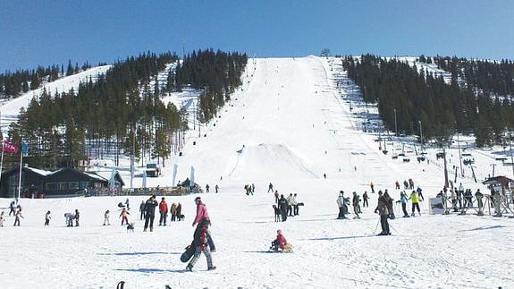 Skattepengar gick till gängkriminellas skidresa och hotell