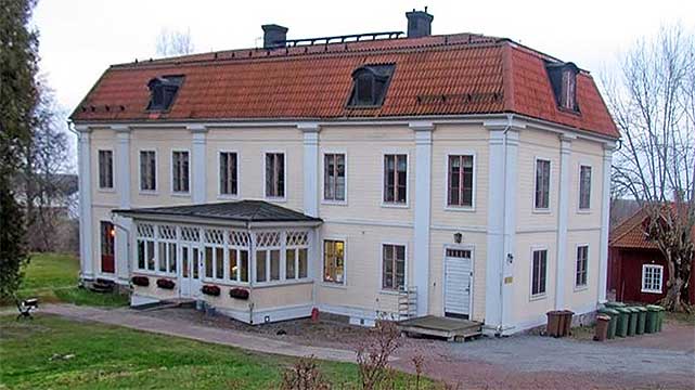 Homosexuell man misshandlades av 20-30 migranter – på HBTQ-certifierat asylboende